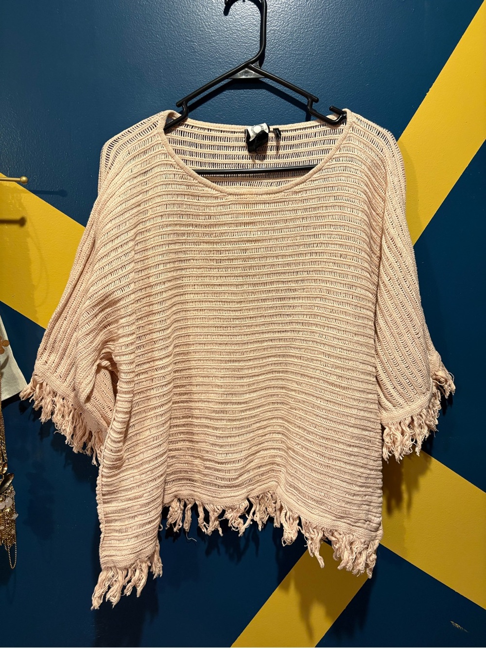 Anthropologie Akemi & Kin Blush Knit Split Hem Fringe Trim Poncho EUC